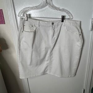 Jaclyn Smith White Denim Skirt